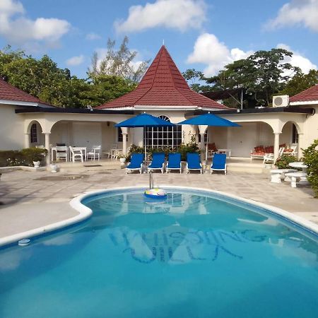 Whistling Villa Runaway Bay Bagian luar foto