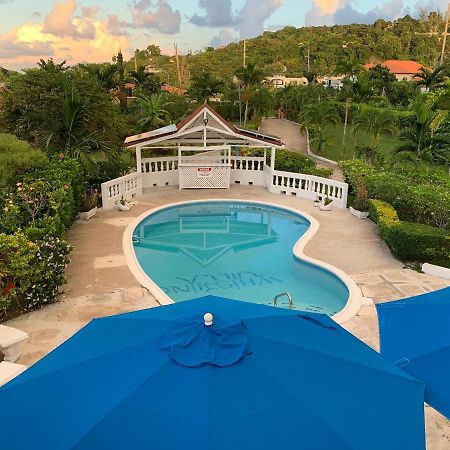 Whistling Villa Runaway Bay Bagian luar foto