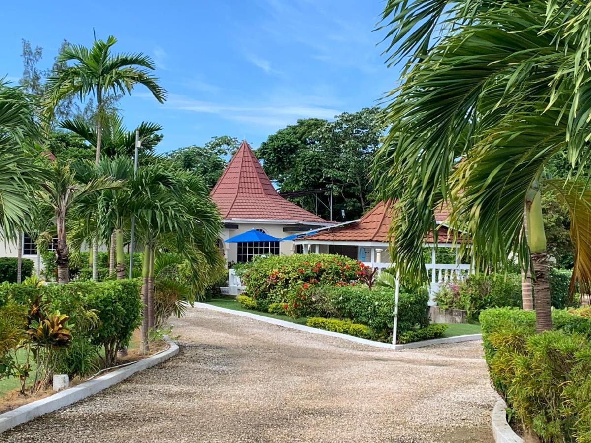 Whistling Villa Runaway Bay Bagian luar foto