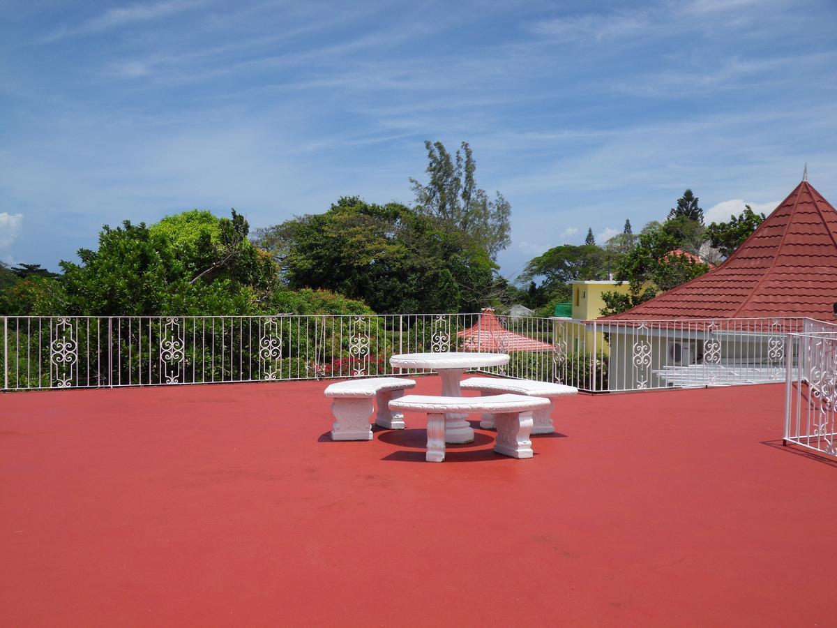 Whistling Villa Runaway Bay Bagian luar foto