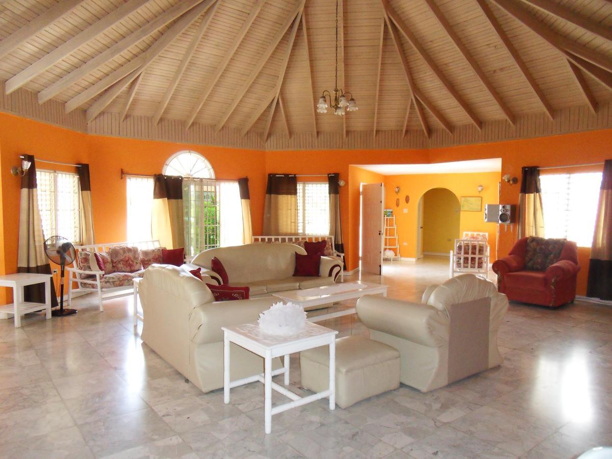 Whistling Villa Runaway Bay Bagian luar foto